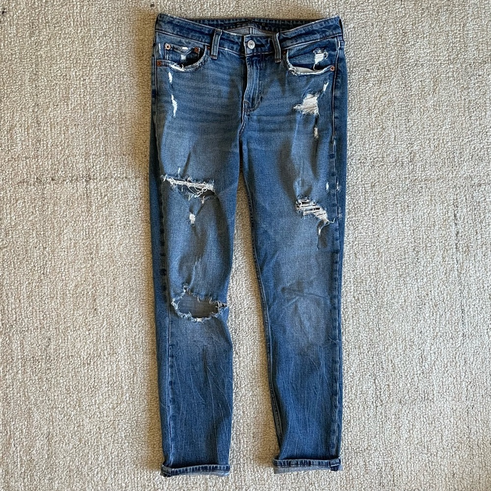 Abercrombie & Fitch Mid-Rise Ankle Straight Jean, Medium Destroy, size 27